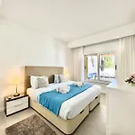 Βίλα Club 3 With Pool By Homing Βιλαμούρα